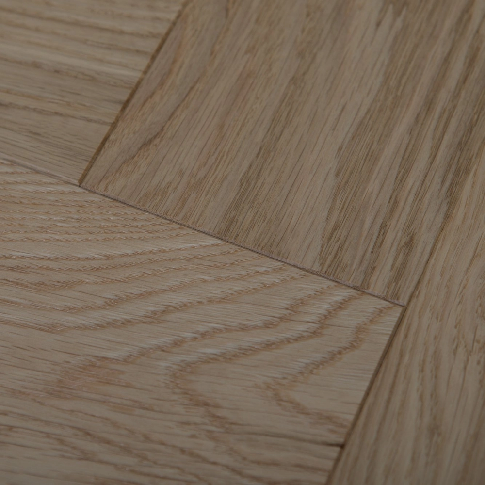 Dąb Eco (Design Experience – jodełka klasyczna) Olejowosk, Szczotkowanie, Fazowanie V4 Wymiary: 500x100x10,5/2,5(+/-0,5) mm