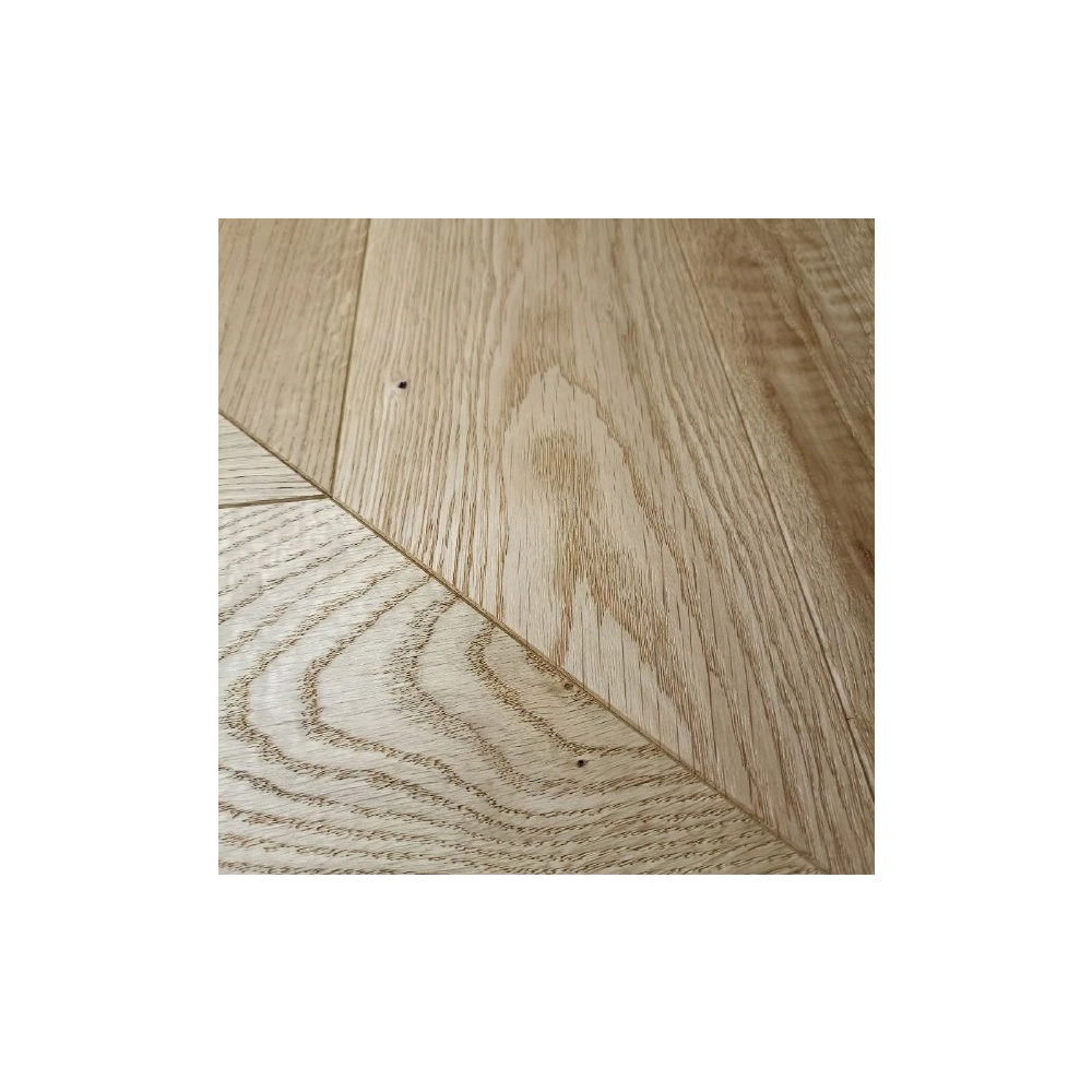 Dąb Natur Classic (Chevron – jodełka francuska) Olejowosk, Szczotkowanie, Fazowanie V4 Wymiary: 560x140x14,5/3,0(+/-0,5) mm