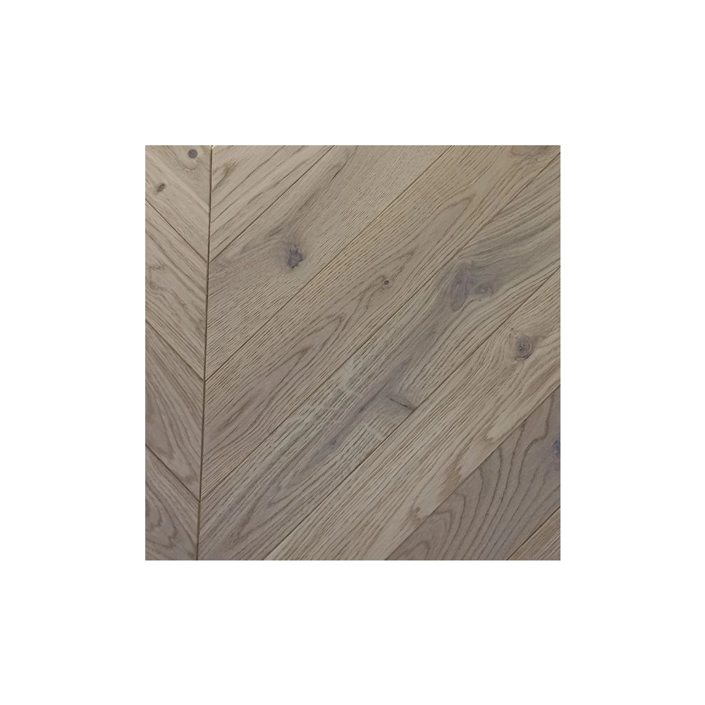 Dąb Bero (Chevron – jodełka francuska) Olejowosk, Szczotkowanie, Fazowanie V4 Wymiary: 405x65x10,5/2,5(+/-0,5) mm