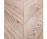Dąb Eco (Chevron – jodełka francuska) Olejowosk, Szczotkowanie, Fazowanie V4 Wymiary: 510x90x10,5/2,5(+/-0,5) mm