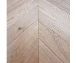 Dąb Eco (Chevron – jodełka francuska) Olejowosk, Szczotkowanie, Fazowanie V4 Wymiary: 510x90x10,5/2,5(+/-0,5) mm