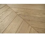 Dąb Porcelain (Chevron – jodełka francuska) Olejowosk, Szczotkowanie, Fazowanie V4 Wymiary: 405x60x10,5/2,5(+/-0,5) mm