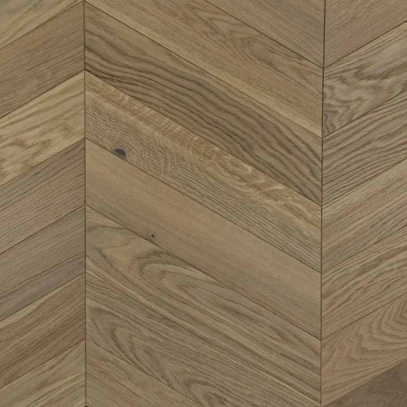 Dąb Porcelain (Chevron – jodełka francuska) Olejowosk, Szczotkowanie, Fazowanie V4 Wymiary: 420x90x13,0/3,0(+/-0,5) mm