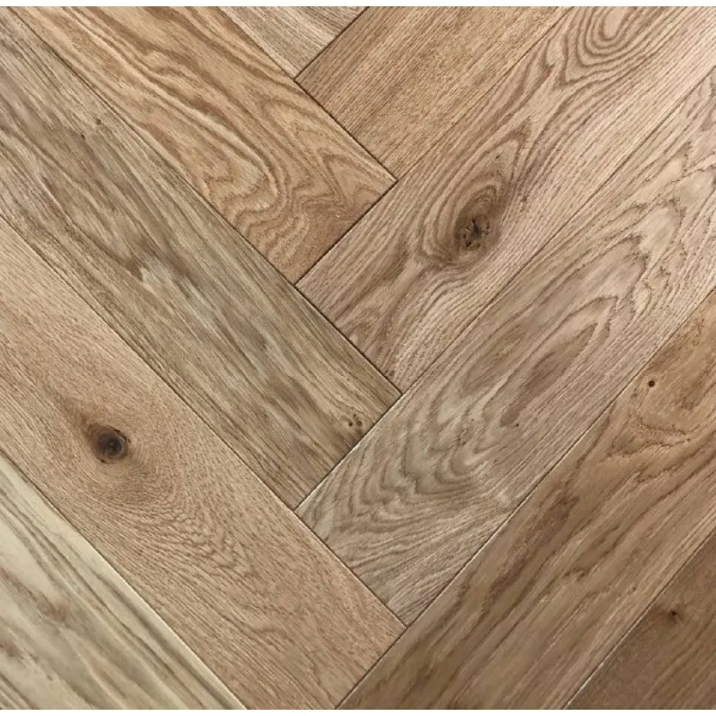 Dąb Eco (Design Experience – jodełka klasyczna) Olejowosk, Szczotkowanie, Fazowanie V4 Wymiary: 500x100x10,5/2,5(+/-0,5) mm