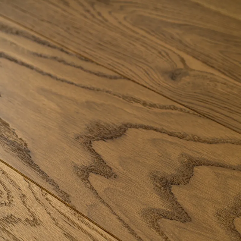 Dąb Złota Jesień (Fertig Deska) Olejowosk, Szczotkowanie, Fazowanie V4 Wymiary: 990-490x90x10,5/2,5(+/-0,5) mm