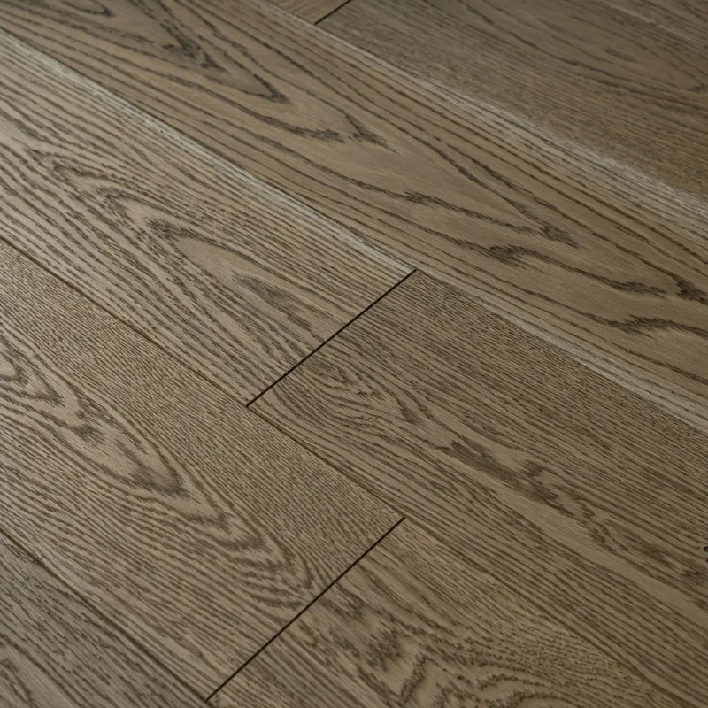 Dąb Gris Line (Fertig Deska) Olejowosk, Szczotkowanie, Fazowanie V4 Wymiary: 1290-700x140x14,5/3,0(+/-0,5) mm