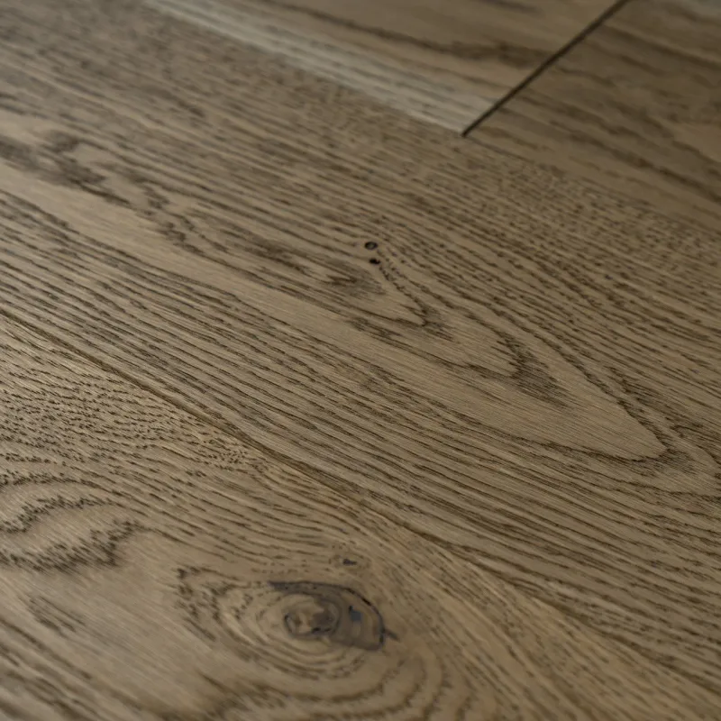 Dąb Gris Line (Fertig Deska) Olejowosk, Szczotkowanie, Fazowanie V4 Wymiary: 1290-700x140x14,5/3,0(+/-0,5) mm