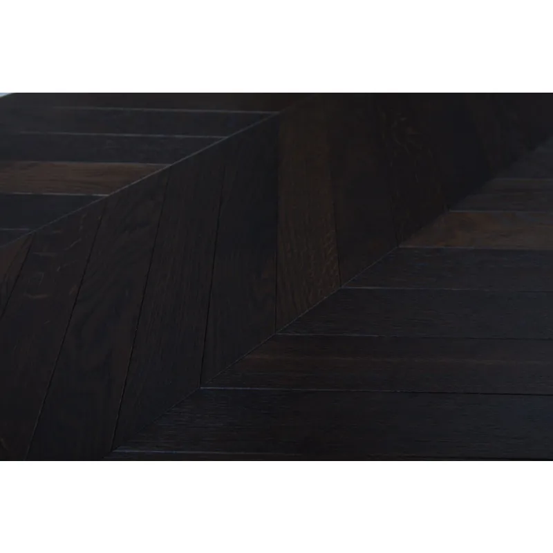 Dąb Black Smoke (Chevron – jodełka francuska) Olejowosk, Szczotkowanie, Fazowanie V4 Wymiary: 415x70x10,5/2,5(+/-0,5) mm