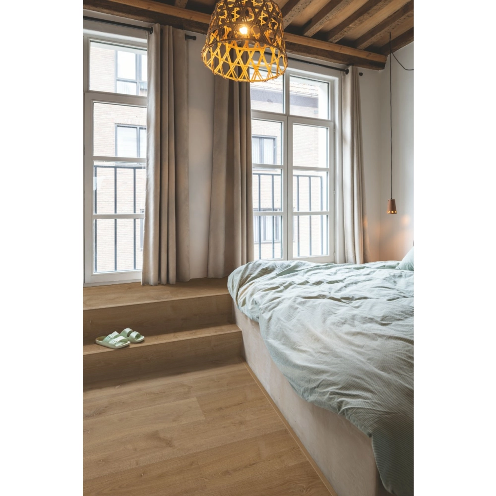Panel Winylowy Quick Step Ze Zintegrowanym Podkładem Alpha Bloom ELegancki Dąb Przydymiony AVMPU40317